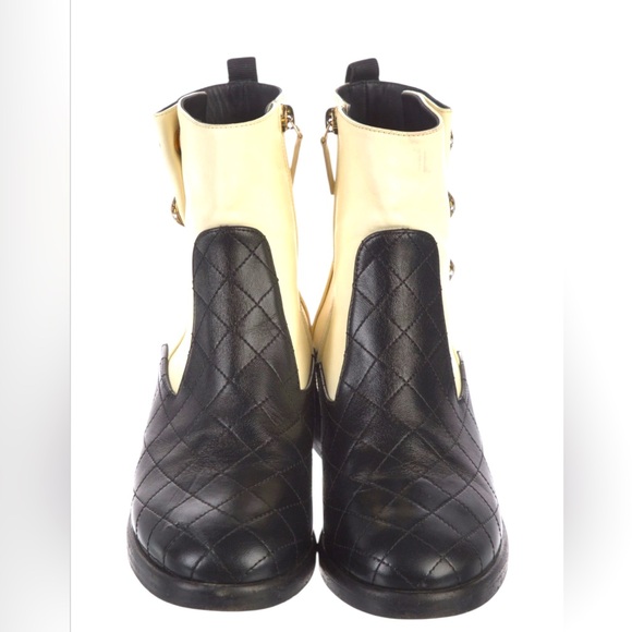 CHANEL '17 Lambskin Black CreamQuilted CC Logo Pearl Buttons Boots Sz 8, IT38 - Picture 1 of 11